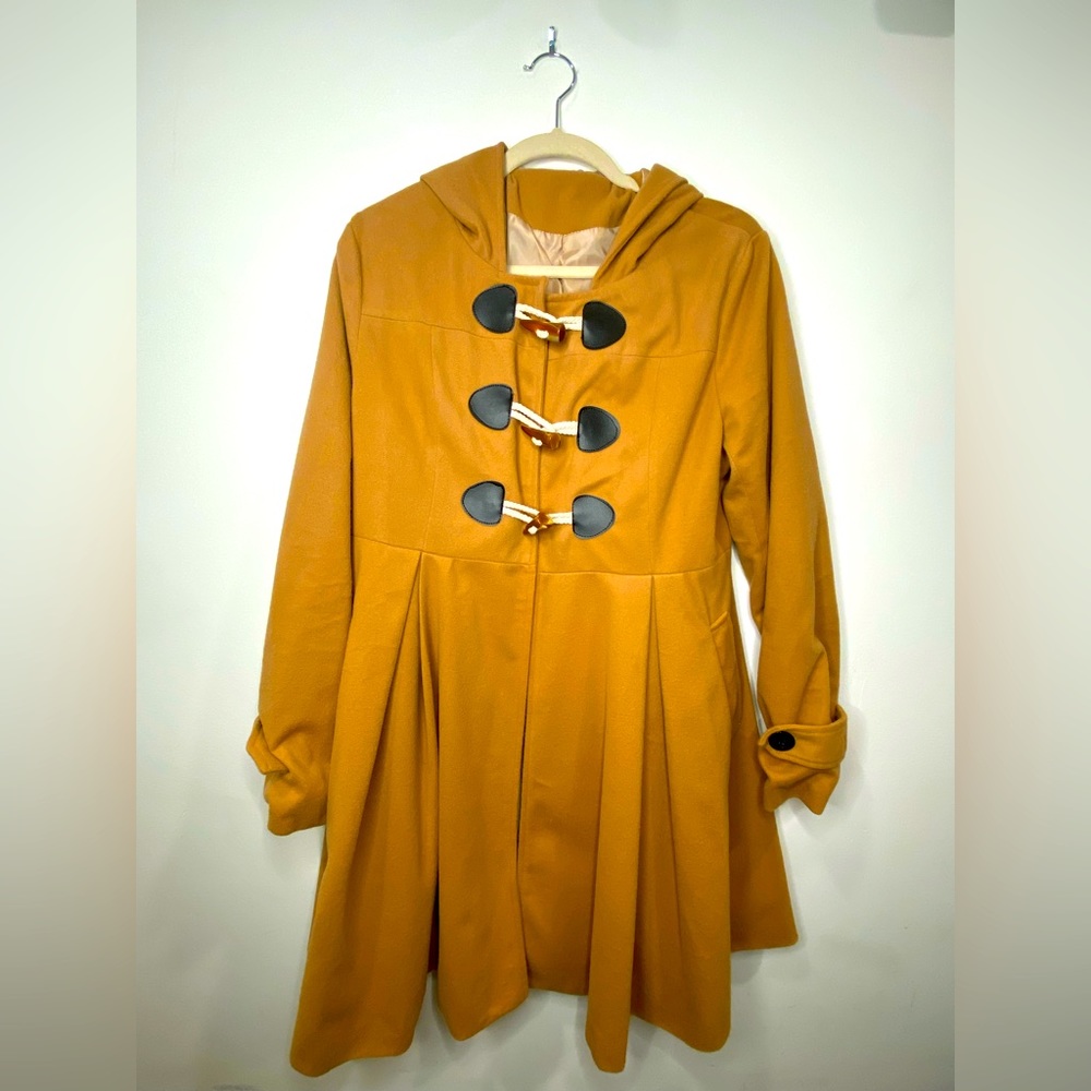 Women’s Duffle Hooded Coat with Tortoise Shelled Toggles  - Camel/Tan/Brown - L